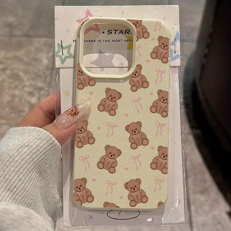 Samsung Galaxy S25 - キュートな蝶ネクタイのクマとライチ柄のスマホケース、Samsung Galaxy S25 FE、S24 Ultra、S23 Plus、S22、A36、A56、A55、A54、A16、A15、A35対応